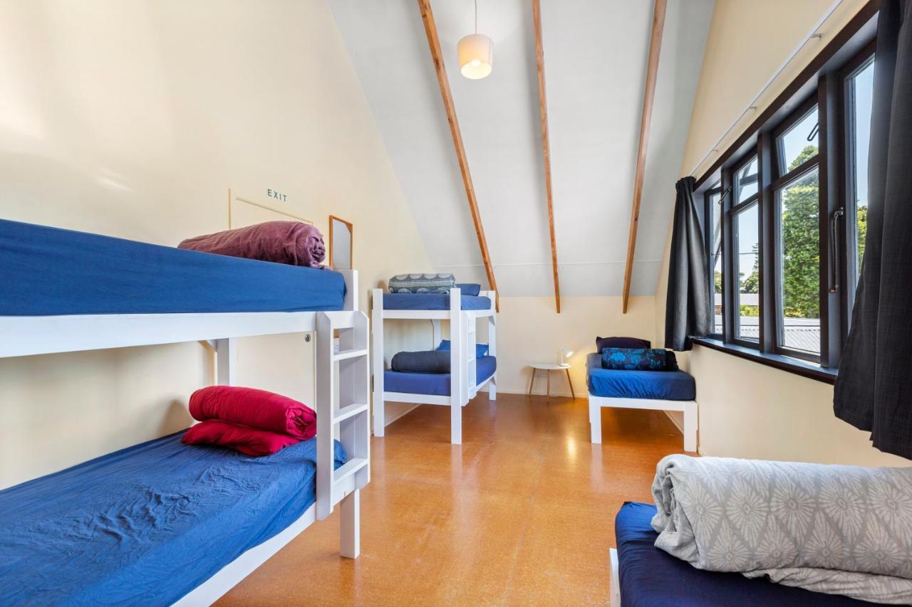 Хостел Raglan Backpackers Экстерьер фото