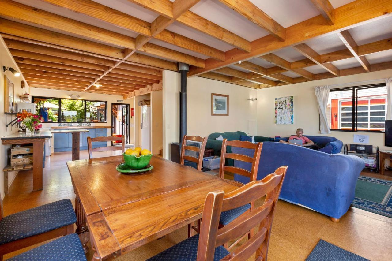 Хостел Raglan Backpackers Экстерьер фото