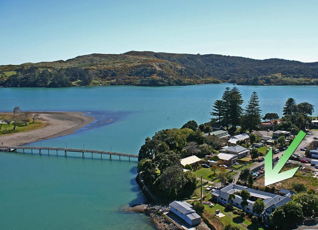 Хостел Raglan Backpackers Экстерьер фото
